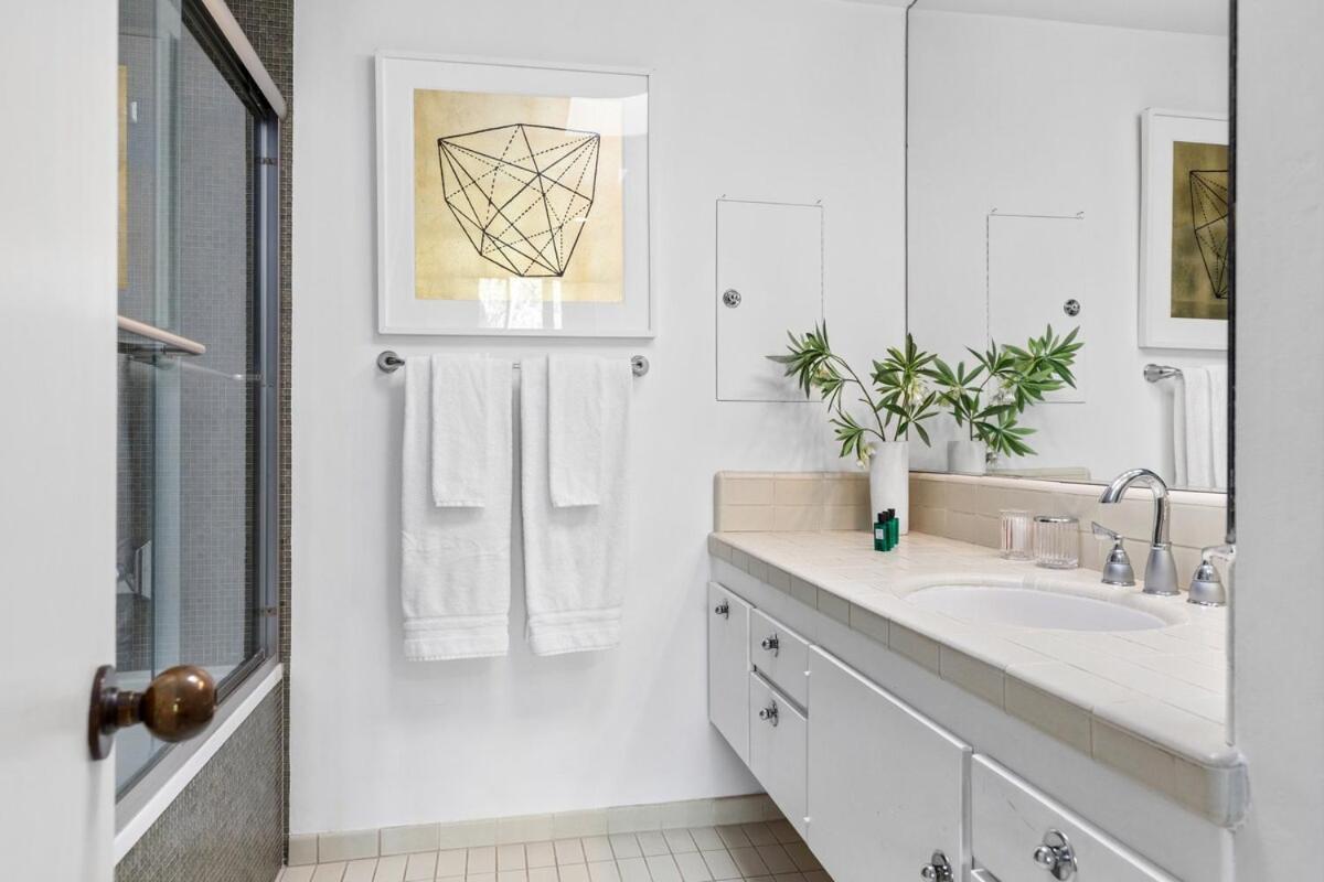 Mid Century Modern In Trousdale With Tennis * Los Ángeles